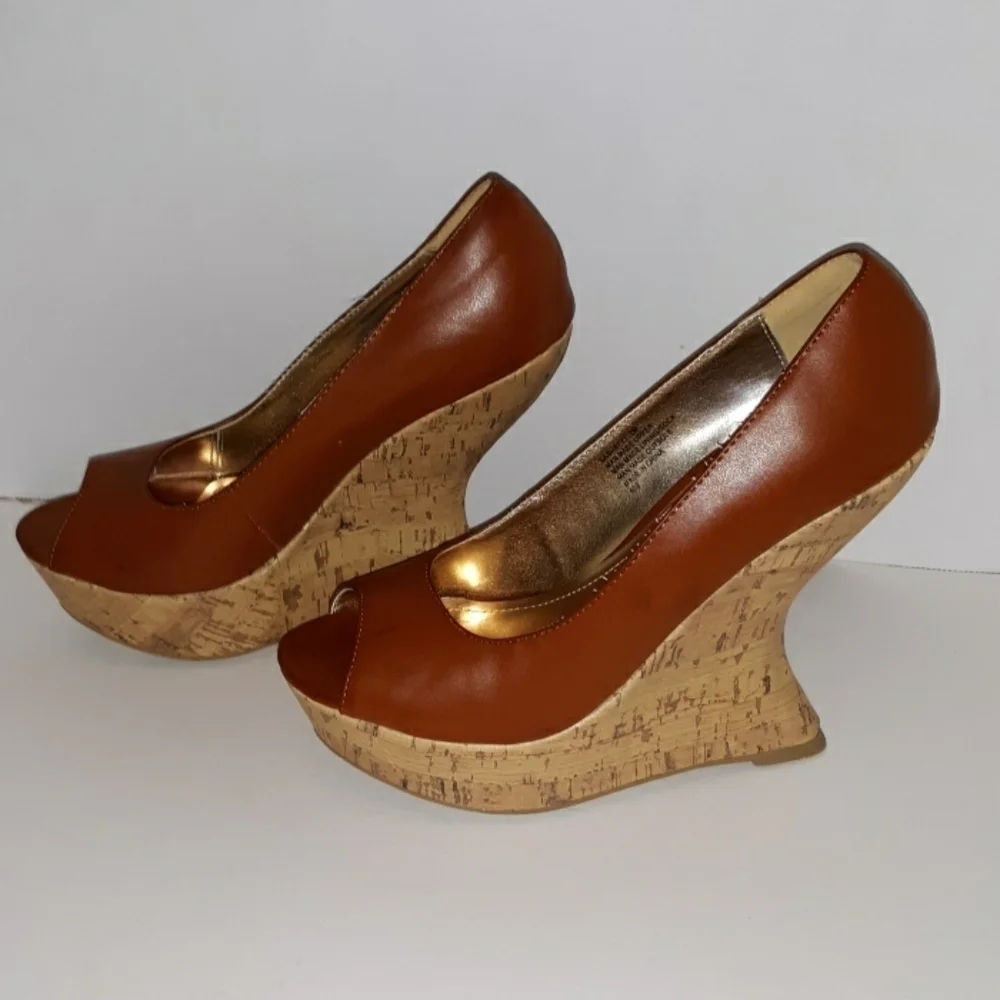 Madden Girl size 7 platform heels